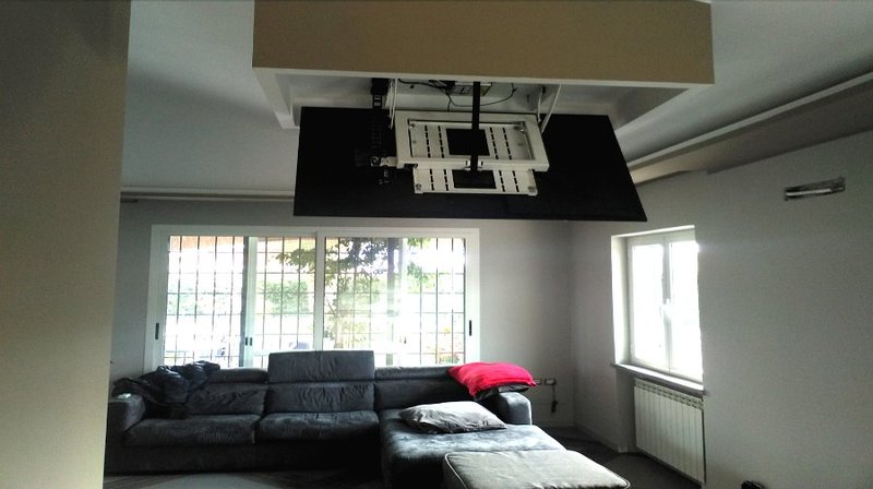 Staffa TV da soffitto motorizzata Braindata BK-200